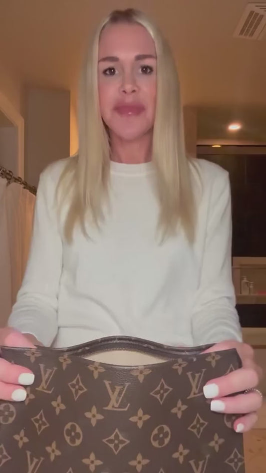 What’s In My Travel Bag [Part 1] ft. Dr. Shelley - Find out what products she refuses to travel without!✈️

For more travel options visit our website www.renewoklahoma.com and choose pick up in store or ship with UPS! 

#renewoklahoma #skincare #travel #whatsinmybag